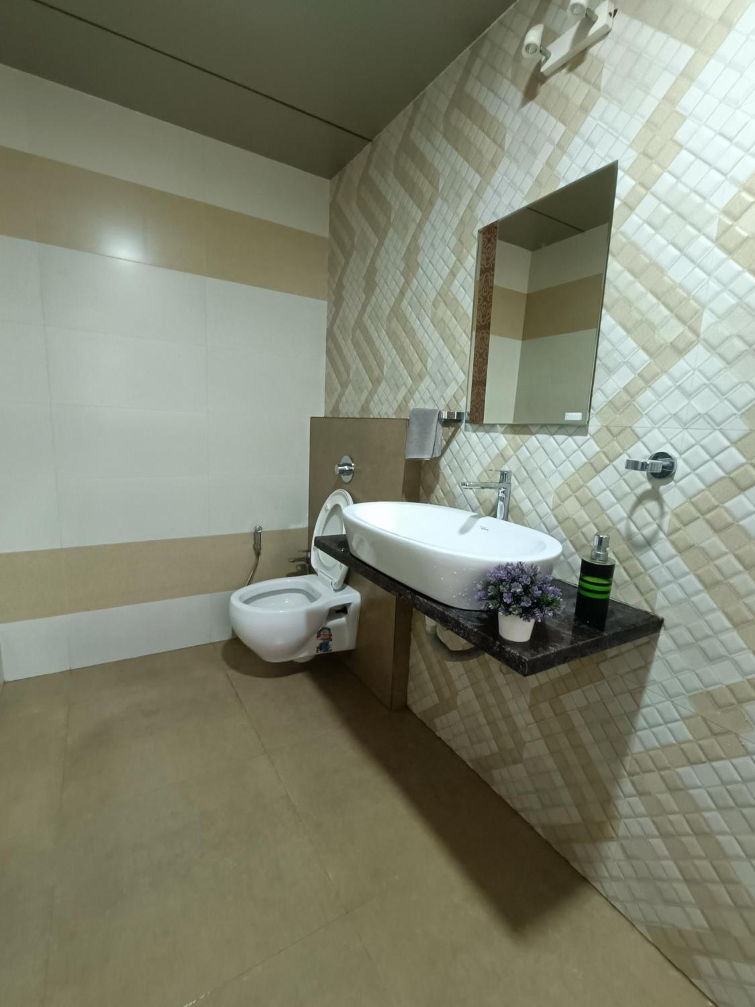 Rain Mist 4Bhk Luxury Villa With Private Pool 로나발라 외부 사진